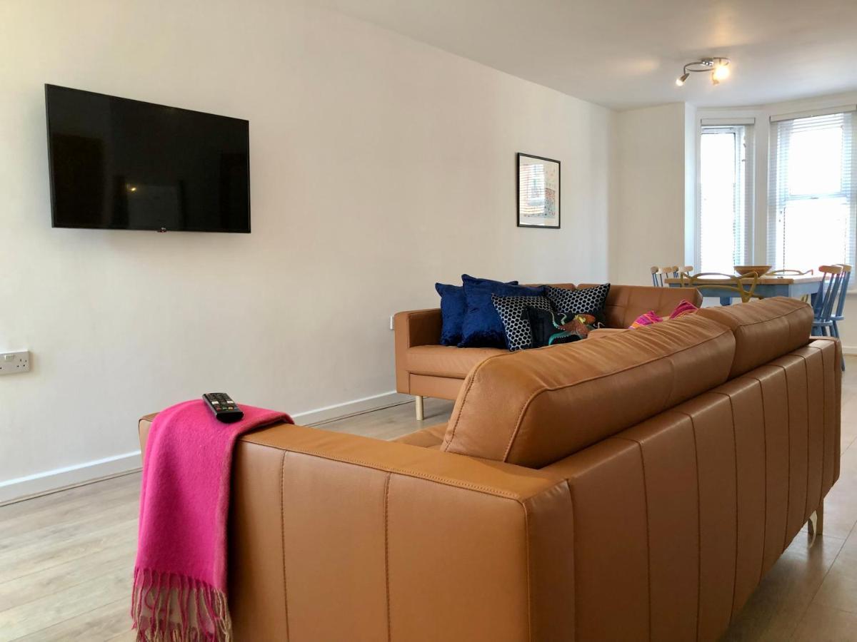 Вилла House With Parking, Short Stroll To Quay, Shops And Restaurants Пул Экстерьер фото