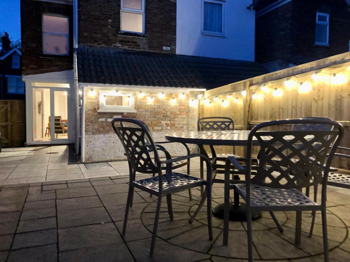 Вилла House With Parking, Short Stroll To Quay, Shops And Restaurants Пул Экстерьер фото