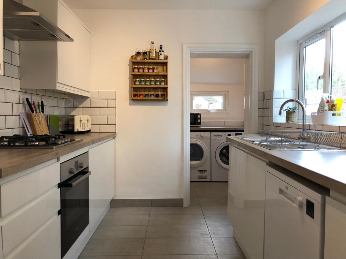 Вилла House With Parking, Short Stroll To Quay, Shops And Restaurants Пул Экстерьер фото